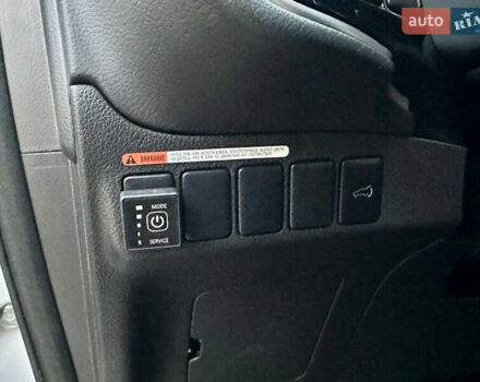 Белый Мицубиси Аутлендер, объемом двигателя 2 л и пробегом 127 тыс. км за 13200 $, фото 14 на Automoto.ua