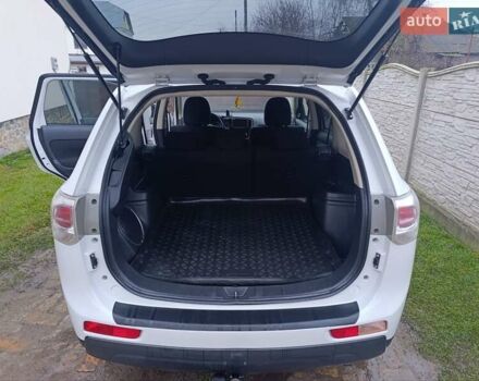 Белый Мицубиси Аутлендер, объемом двигателя 2.2 л и пробегом 278 тыс. км за 12600 $, фото 25 на Automoto.ua