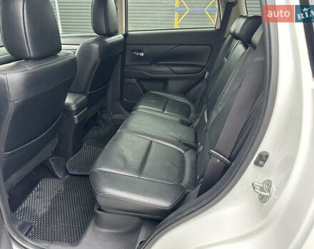 Белый Мицубиси Аутлендер, объемом двигателя 2.4 л и пробегом 175 тыс. км за 13900 $, фото 32 на Automoto.ua