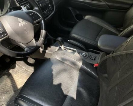 Білий Міцубісі Аутлендер, об'ємом двигуна 2.4 л та пробігом 143 тис. км за 12500 $, фото 1 на Automoto.ua