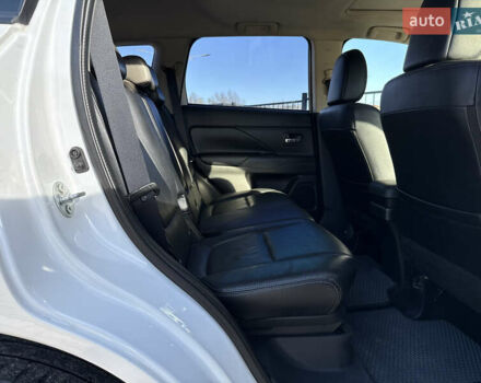 Белый Мицубиси Аутлендер, объемом двигателя 2.4 л и пробегом 148 тыс. км за 12900 $, фото 17 на Automoto.ua