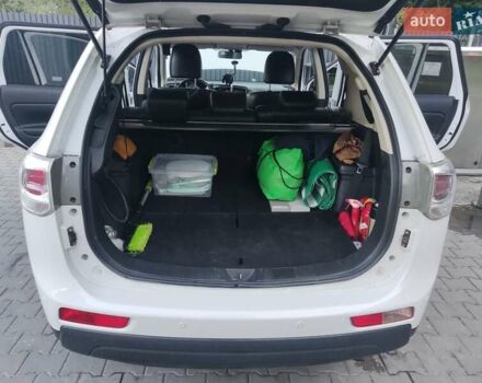 Білий Міцубісі Аутлендер, об'ємом двигуна 2.27 л та пробігом 232 тис. км за 12800 $, фото 16 на Automoto.ua