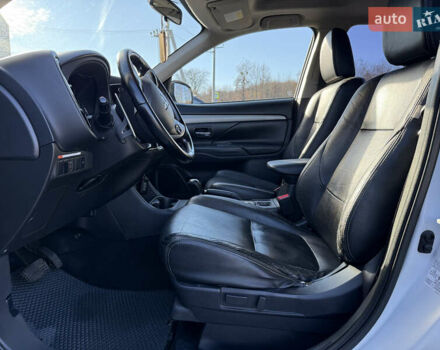 Белый Мицубиси Аутлендер, объемом двигателя 2.4 л и пробегом 148 тыс. км за 12900 $, фото 14 на Automoto.ua