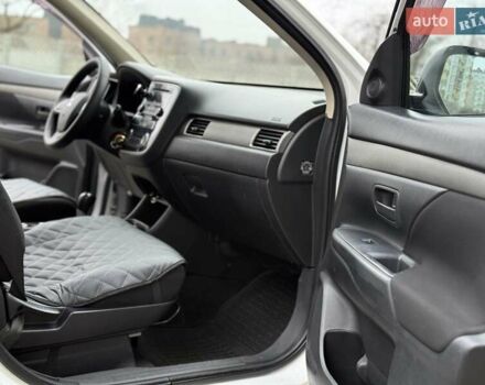 Белый Мицубиси Аутлендер, объемом двигателя 0 л и пробегом 180 тыс. км за 11500 $, фото 17 на Automoto.ua