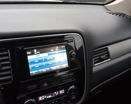 Білий Міцубісі Аутлендер, об'ємом двигуна 2.36 л та пробігом 112 тис. км за 14900 $, фото 6 на Automoto.ua