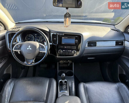 Белый Мицубиси Аутлендер, объемом двигателя 2.4 л и пробегом 148 тыс. км за 12900 $, фото 18 на Automoto.ua