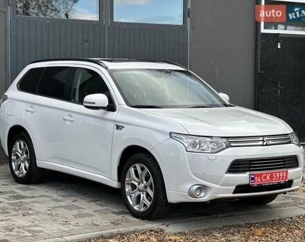 Міцубісі Аутлендер 2013 у Івано-Франківську на Automoto.ua Білий Міцубісі Аутлендер, об'ємом двигуна 2 л та пробігом 213 тис. км за 13888 $, фото 4 на Automoto.ua
