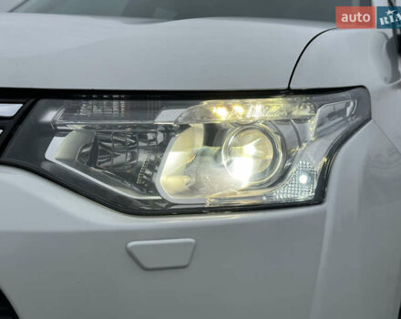 Белый Мицубиси Аутлендер, объемом двигателя 2.4 л и пробегом 175 тыс. км за 13900 $, фото 21 на Automoto.ua