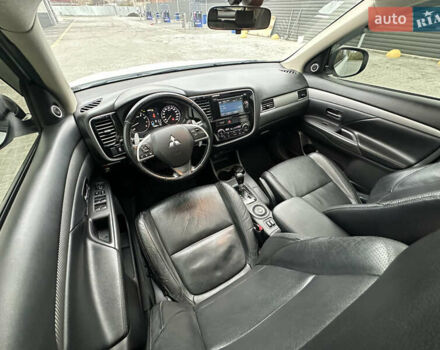 Белый Мицубиси Аутлендер, объемом двигателя 2.4 л и пробегом 175 тыс. км за 13900 $, фото 33 на Automoto.ua