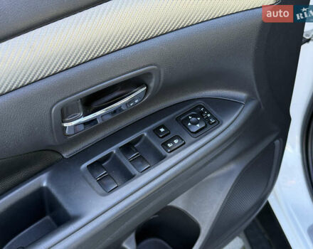 Белый Мицубиси Аутлендер, объемом двигателя 2.4 л и пробегом 148 тыс. км за 12900 $, фото 28 на Automoto.ua