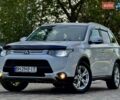 Белый Мицубиси Аутлендер, объемом двигателя 2.4 л и пробегом 140 тыс. км за 12900 $, фото 1 на Automoto.ua
