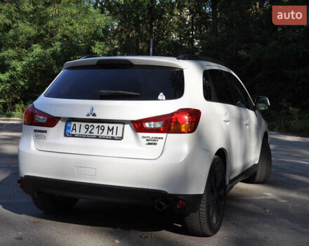 Белый Мицубиси Аутлендер, объемом двигателя 2 л и пробегом 132 тыс. км за 11500 $, фото 5 на Automoto.ua