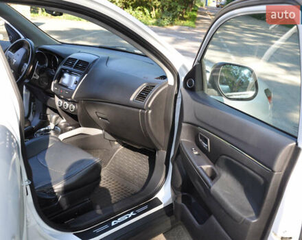 Белый Мицубиси Аутлендер, объемом двигателя 2 л и пробегом 132 тыс. км за 11500 $, фото 17 на Automoto.ua