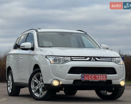 Белый Мицубиси Аутлендер, объемом двигателя 2.3 л и пробегом 214 тыс. км за 15499 $, фото 1 на Automoto.ua