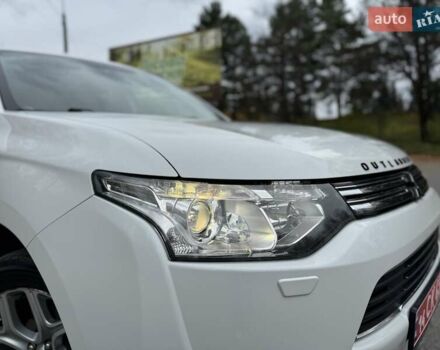 Белый Мицубиси Аутлендер, объемом двигателя 2 л и пробегом 210 тыс. км за 14300 $, фото 5 на Automoto.ua