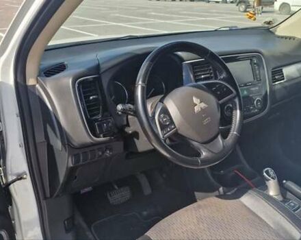 Белый Мицубиси Аутлендер, объемом двигателя 2 л и пробегом 299 тыс. км за 13999 $, фото 6 на Automoto.ua