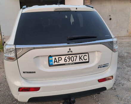 Белый Мицубиси Аутлендер, объемом двигателя 2 л и пробегом 143 тыс. км за 16300 $, фото 4 на Automoto.ua