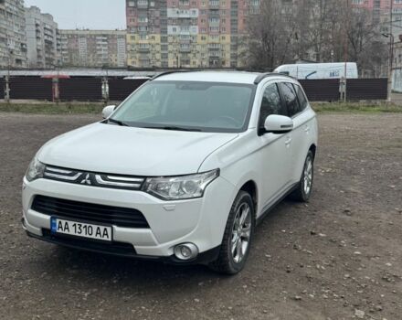 Белый Мицубиси Аутлендер, объемом двигателя 2.4 л и пробегом 201 тыс. км за 10000 $, фото 1 на Automoto.ua