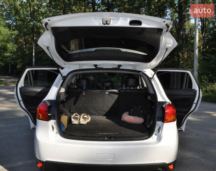 Белый Мицубиси Аутлендер, объемом двигателя 2 л и пробегом 132 тыс. км за 11500 $, фото 23 на Automoto.ua