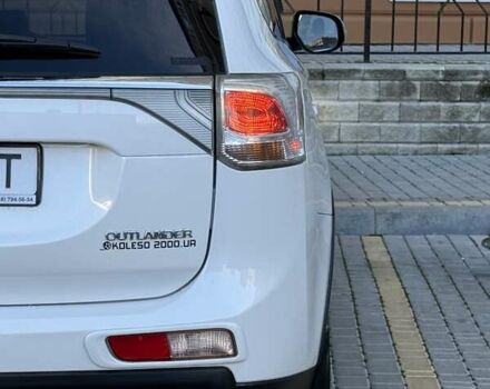 Белый Мицубиси Аутлендер, объемом двигателя 2.36 л и пробегом 140 тыс. км за 12999 $, фото 7 на Automoto.ua