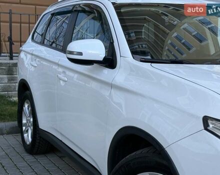 Белый Мицубиси Аутлендер, объемом двигателя 2.36 л и пробегом 140 тыс. км за 12999 $, фото 9 на Automoto.ua