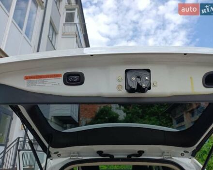 Міцубісі Аутлендер 2014 у Чорткові на Automoto.ua Білий Міцубісі Аутлендер, об'ємом двигуна 3 л та пробігом 105 тис. км за 14500 $, фото 16 на Automoto.ua