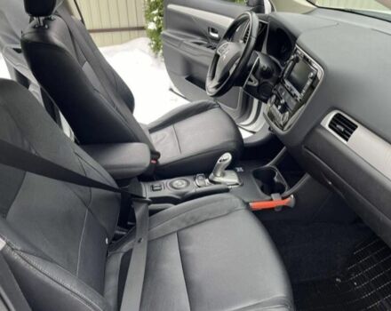 Білий Міцубісі Аутлендер, об'ємом двигуна 2 л та пробігом 250 тис. км за 15100 $, фото 6 на Automoto.ua