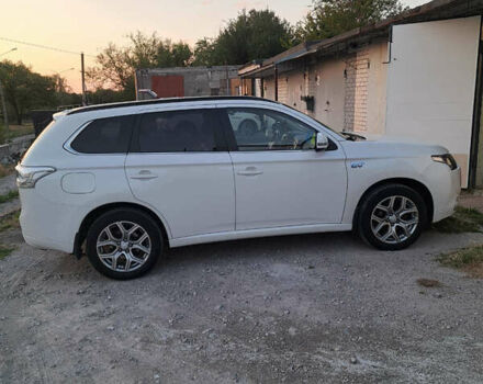 Белый Мицубиси Аутлендер, объемом двигателя 2 л и пробегом 143 тыс. км за 16300 $, фото 6 на Automoto.ua
