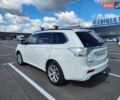 Белый Мицубиси Аутлендер, объемом двигателя 2 л и пробегом 299 тыс. км за 13999 $, фото 5 на Automoto.ua