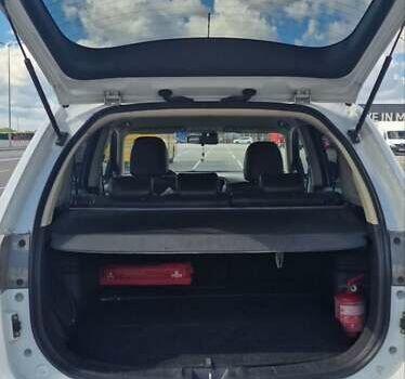 Белый Мицубиси Аутлендер, объемом двигателя 2 л и пробегом 299 тыс. км за 13999 $, фото 2 на Automoto.ua