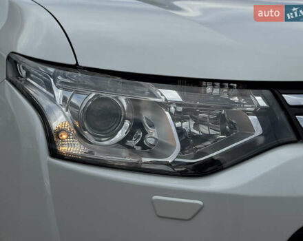 Белый Мицубиси Аутлендер, объемом двигателя 2.3 л и пробегом 214 тыс. км за 15499 $, фото 9 на Automoto.ua