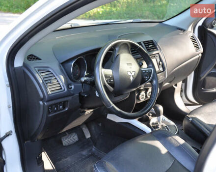 Белый Мицубиси Аутлендер, объемом двигателя 2 л и пробегом 132 тыс. км за 11500 $, фото 15 на Automoto.ua