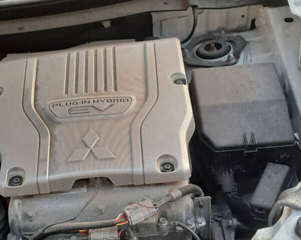 Белый Мицубиси Аутлендер, объемом двигателя 2 л и пробегом 143 тыс. км за 16300 $, фото 15 на Automoto.ua