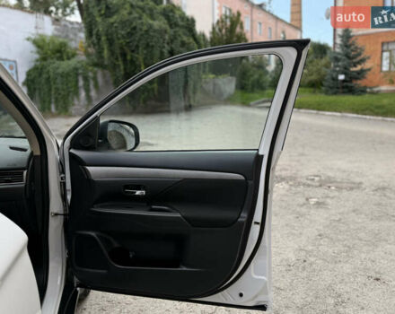 Білий Міцубісі Аутлендер, об'ємом двигуна 2.2 л та пробігом 247 тис. км за 13650 $, фото 92 на Automoto.ua