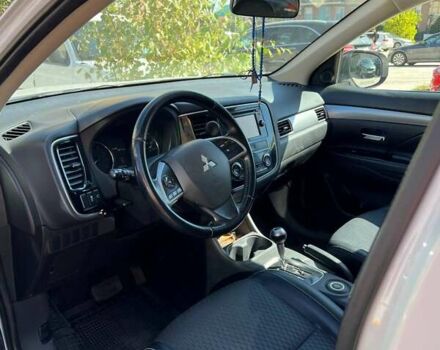Міцубісі Аутлендер 2014 у Одесі на Automoto.ua Білий Міцубісі Аутлендер, об'ємом двигуна 2.36 л та пробігом 175 тис. км за 12500 $, фото 10 на Automoto.ua