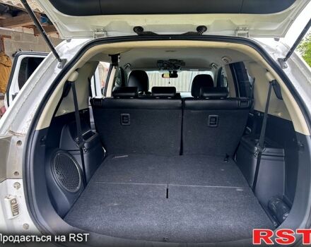 Белый Мицубиси Аутлендер, объемом двигателя 2.3 л и пробегом 215 тыс. км за 17000 $, фото 4 на Automoto.ua