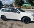 Белый Мицубиси Аутлендер, объемом двигателя 2 л и пробегом 225 тыс. км за 13500 $, фото 2 на Automoto.ua