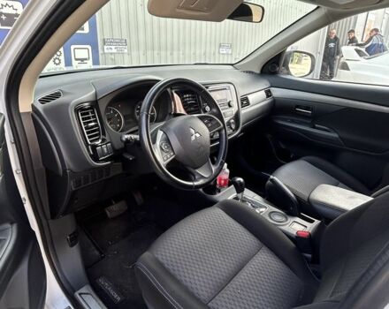 Белый Мицубиси Аутлендер, объемом двигателя 2.4 л и пробегом 120 тыс. км за 13500 $, фото 6 на Automoto.ua