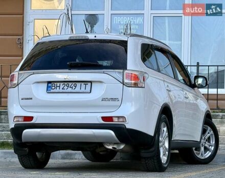 Белый Мицубиси Аутлендер, объемом двигателя 2.36 л и пробегом 140 тыс. км за 12999 $, фото 6 на Automoto.ua