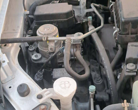 Белый Мицубиси Аутлендер, объемом двигателя 2 л и пробегом 143 тыс. км за 16300 $, фото 14 на Automoto.ua