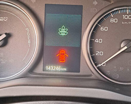 Белый Мицубиси Аутлендер, объемом двигателя 2 л и пробегом 143 тыс. км за 16300 $, фото 12 на Automoto.ua