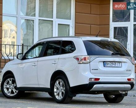 Белый Мицубиси Аутлендер, объемом двигателя 2.36 л и пробегом 140 тыс. км за 12999 $, фото 3 на Automoto.ua