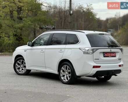 Белый Мицубиси Аутлендер, объемом двигателя 2 л и пробегом 210 тыс. км за 14300 $, фото 23 на Automoto.ua