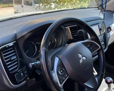 Міцубісі Аутлендер 2014 у Одесі на Automoto.ua Білий Міцубісі Аутлендер, об'ємом двигуна 2.36 л та пробігом 175 тис. км за 12500 $, фото 9 на Automoto.ua