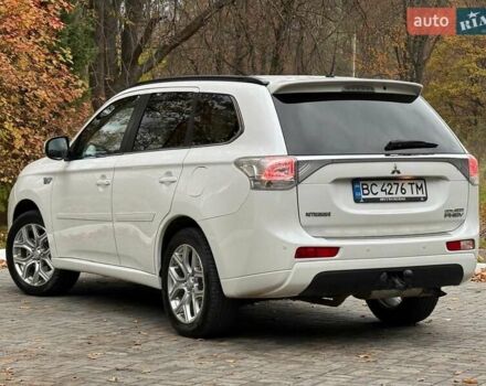 Мицубиси Аутлендер 2014 в Дрогобыче на Automoto.ua Белый Мицубиси Аутлендер, объемом двигателя 2 л и пробегом 228 тыс. км за 15300 $, фото 17 на Automoto.ua