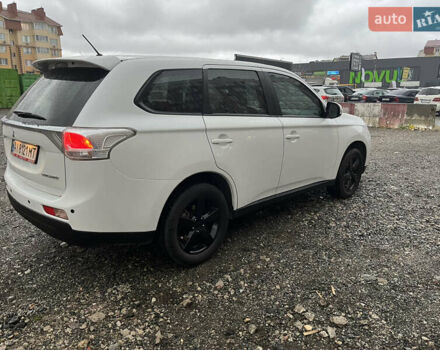 Белый Мицубиси Аутлендер, объемом двигателя 2 л и пробегом 216 тыс. км за 11300 $, фото 2 на Automoto.ua