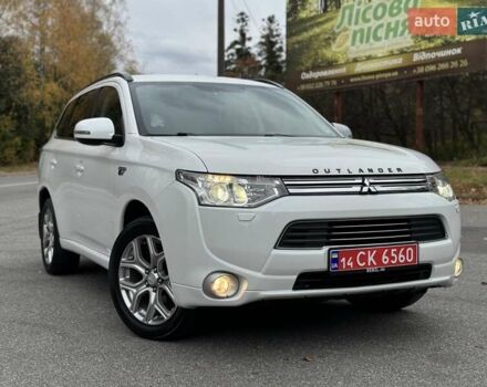 Белый Мицубиси Аутлендер, объемом двигателя 2 л и пробегом 210 тыс. км за 14300 $, фото 4 на Automoto.ua