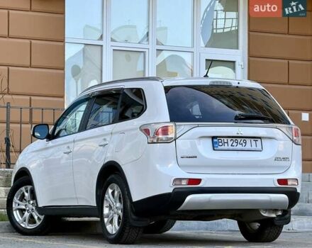 Белый Мицубиси Аутлендер, объемом двигателя 2.36 л и пробегом 140 тыс. км за 12999 $, фото 1 на Automoto.ua