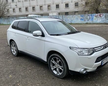 Белый Мицубиси Аутлендер, объемом двигателя 2.4 л и пробегом 201 тыс. км за 10000 $, фото 2 на Automoto.ua