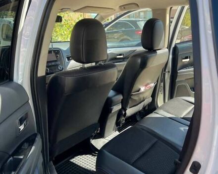 Міцубісі Аутлендер 2014 у Одесі на Automoto.ua Білий Міцубісі Аутлендер, об'ємом двигуна 2.36 л та пробігом 175 тис. км за 12500 $, фото 4 на Automoto.ua